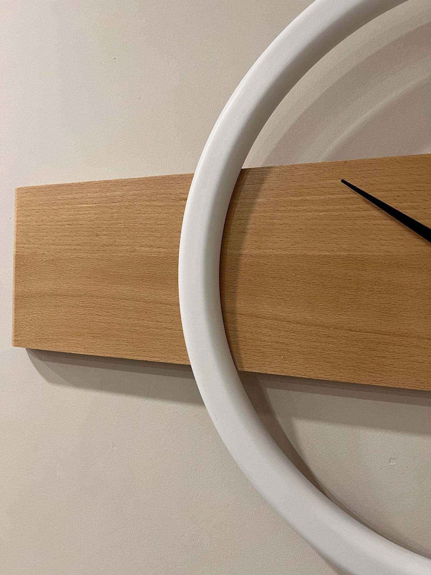 Horloge murale moderne en Hetre